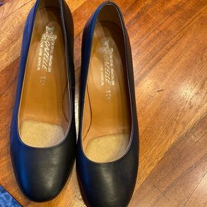 Black leather  Mephisto gazelles. Never worn. Size 11